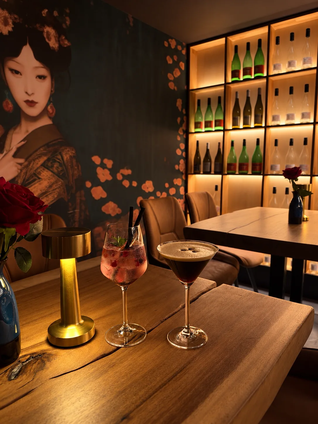 Wein auf dem Tisch in der Khoy-Bar